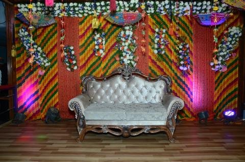 Furniture & Seating