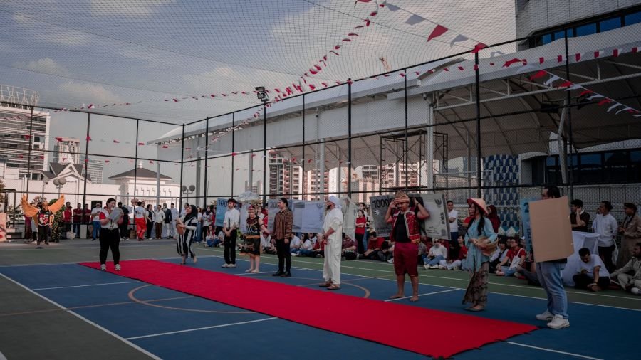 Red carpet flooring at outdoor event